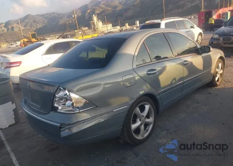 2004 Mercedes-Benz C 320 4Matic z USA, uszkodzony, nr VIN WDBRF84J54F498933